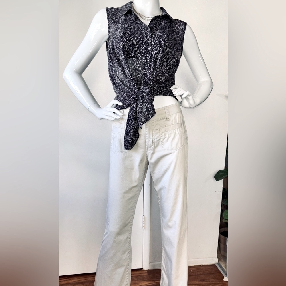 NWOT H&M Sleeveless Buttondown Blouse - Picture 4 of 9